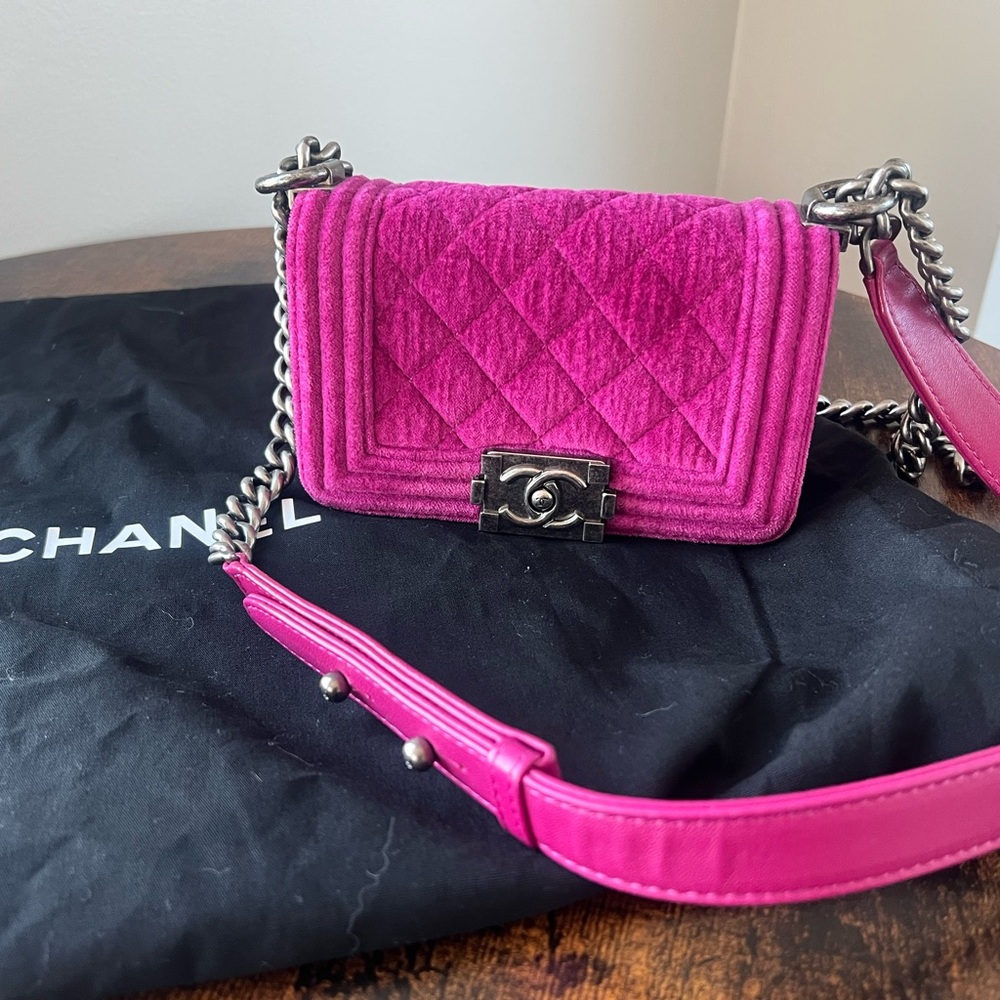 CHANEL Velvet Boy Bag - Picture 3 of 16